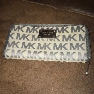 Michael Kors grey zip wallet